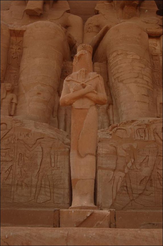 <i><b>Abu Simbel-048</b></i>